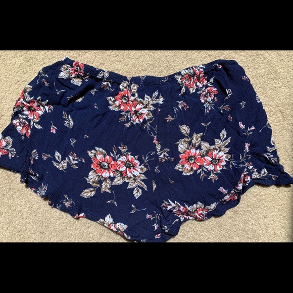 Women’s shorts - Picture 1 of 2